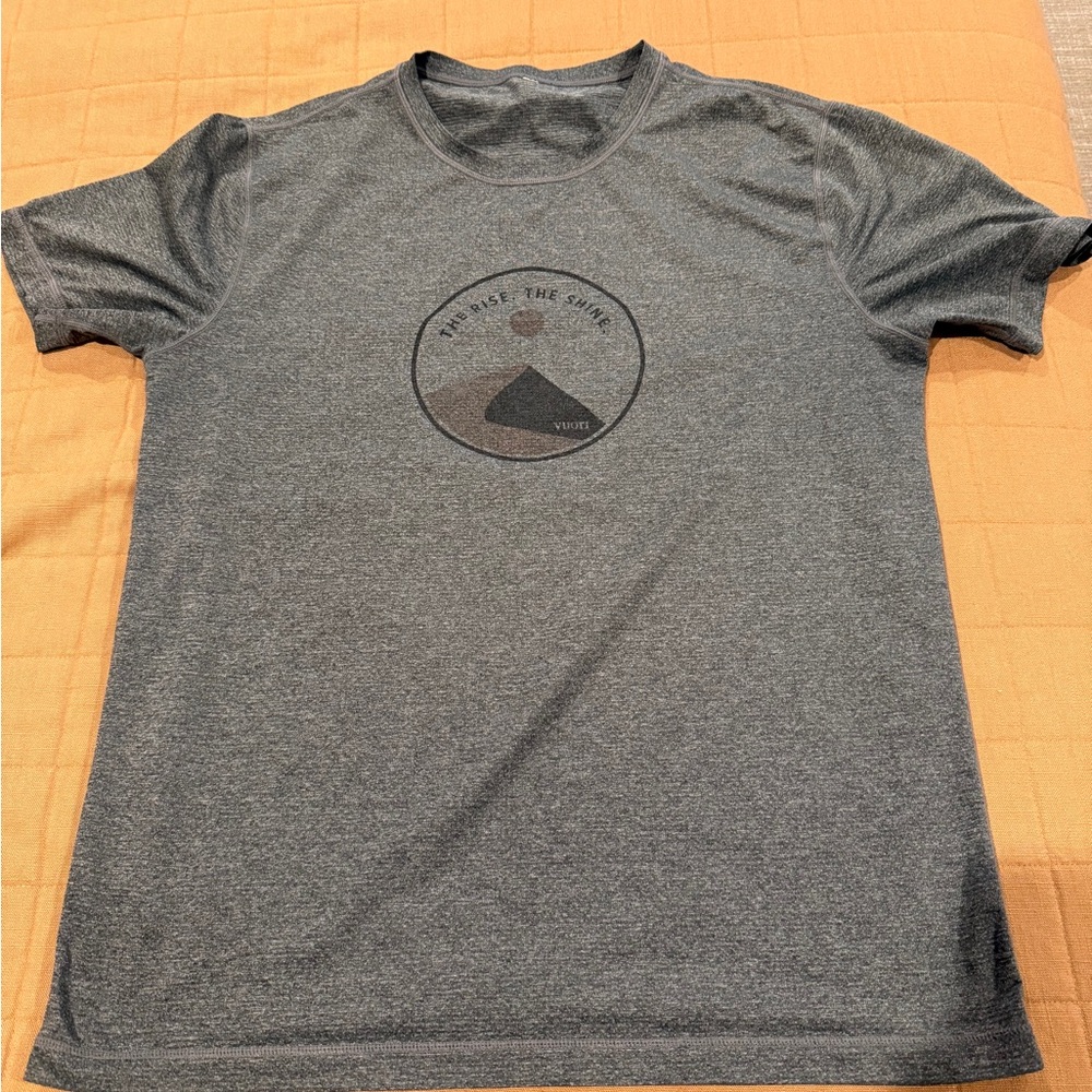 Vuori Short Sleeve Tee in Heather Gray